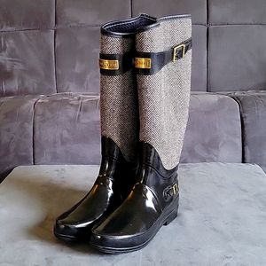 Hunter Harring Bone Wool and black boots